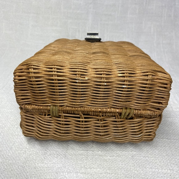 Small Straw Rattan Wicker Bag with Black Bead Handle & Twist Clasp Closure - Picture 7 of 13